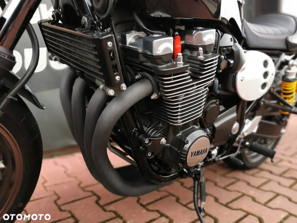 Yamaha XJR - 9