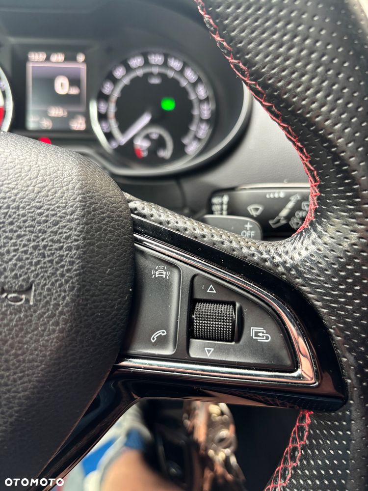Skoda Octavia 2.0 TDI DSG RS - 10