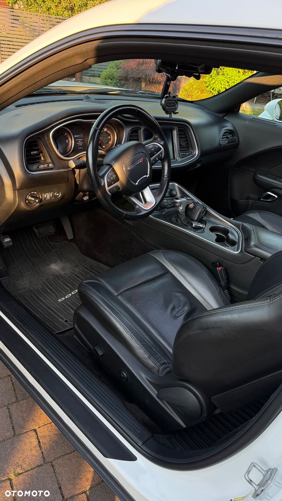 Dodge Challenger - 4