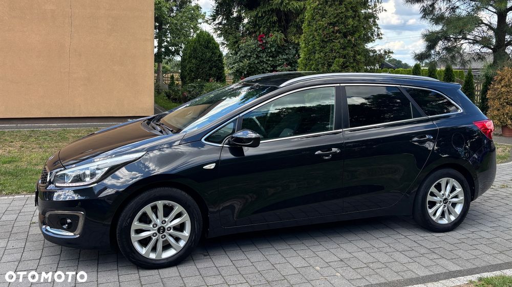 Kia Ceed 1.6 CRDi 136 ISG Dream-Team Edition - 10
