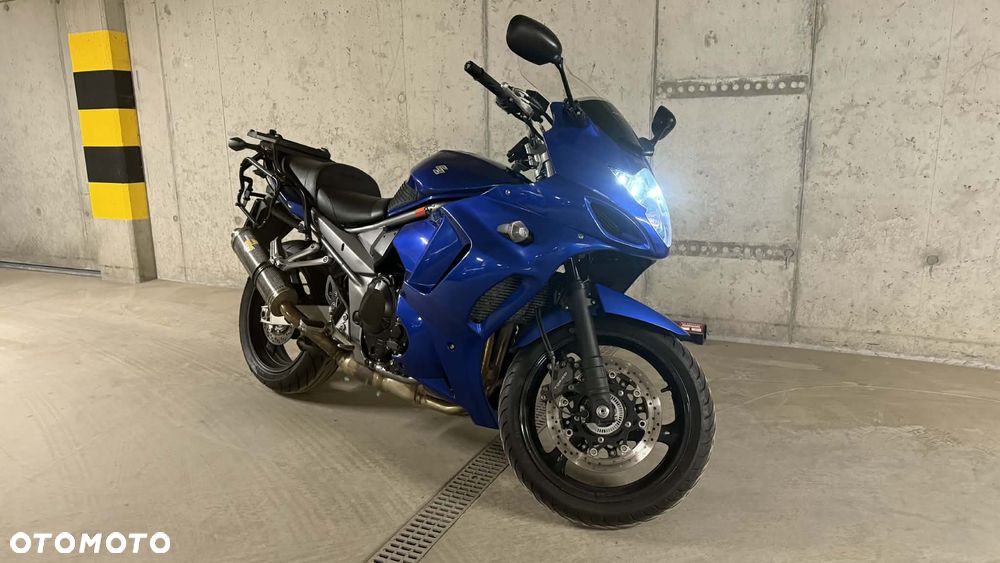 Suzuki GSX - 2