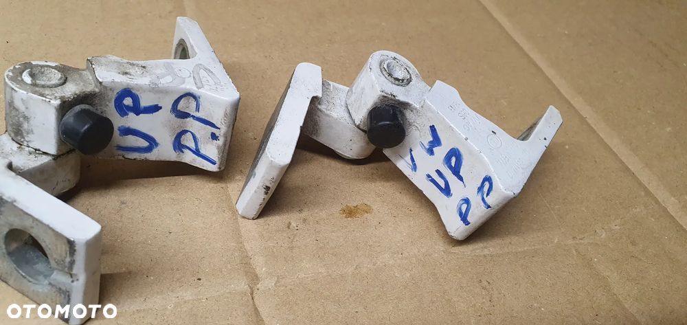 Zawias zawiasy drzwi prawy przód para VW UP 7N0831402 - 7