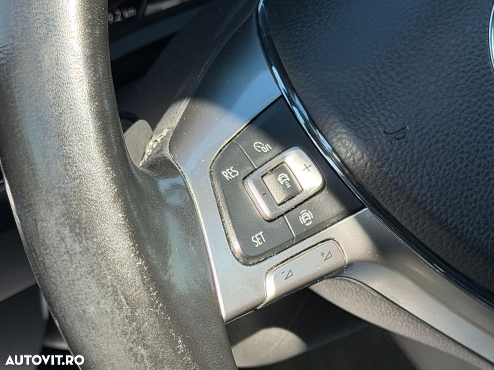 Volkswagen Touareg V6 TDI 4MOTION R-Line - 16