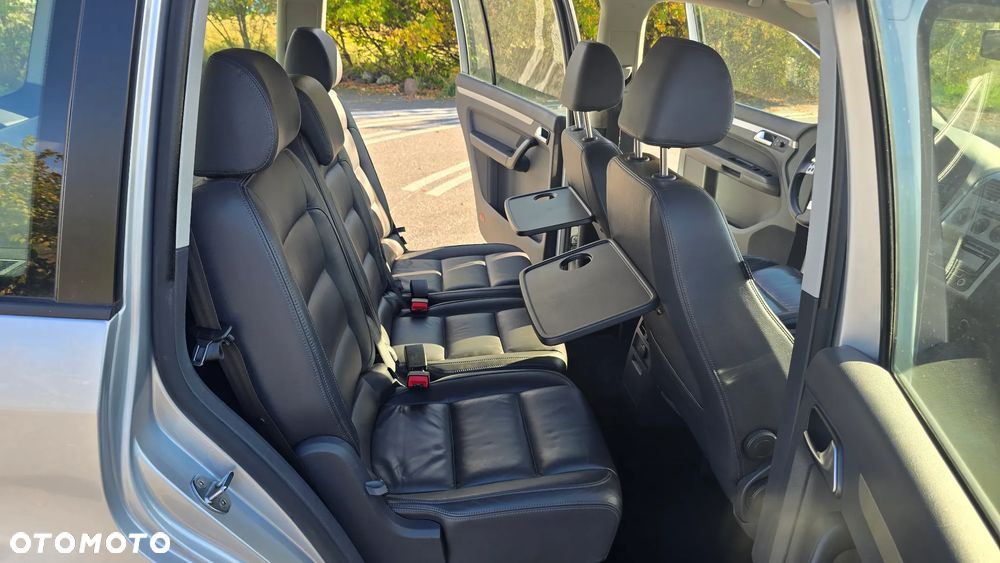 Volkswagen Touran 1.9 TDI DSG United - 25