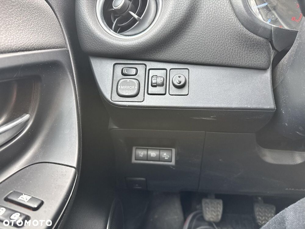 Toyota Yaris - 22