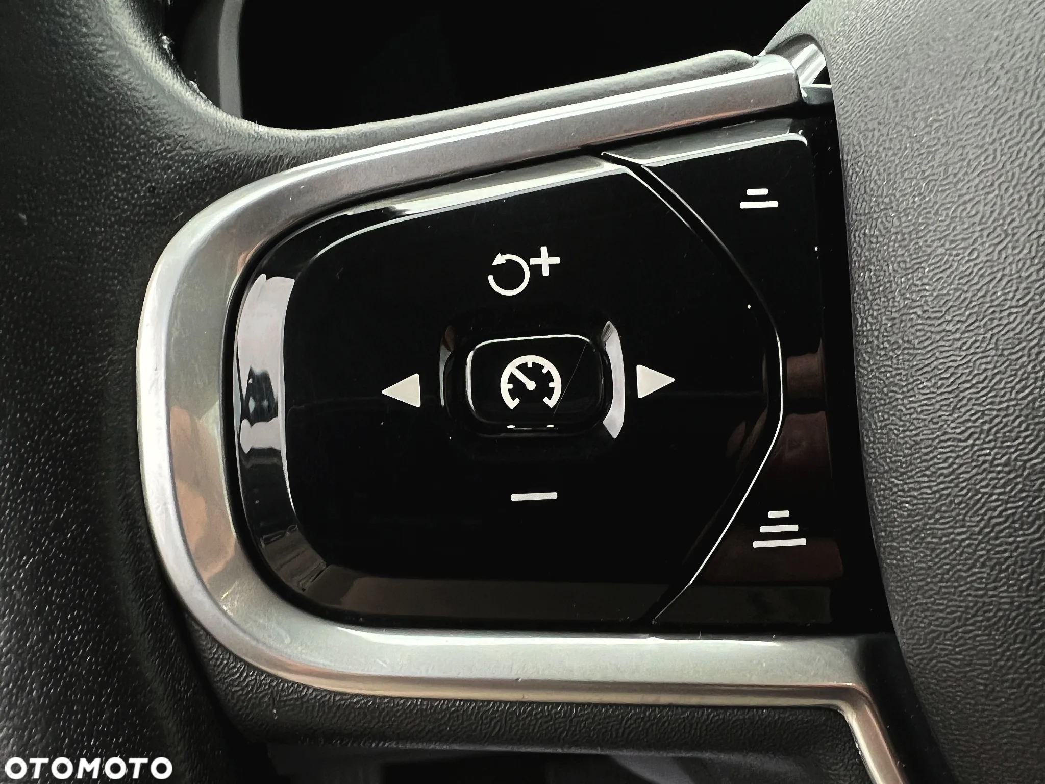 Volvo V90 D4 Momentum Pro - 29
