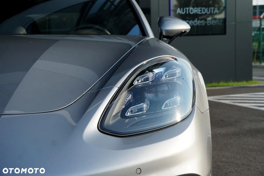 Porsche Panamera 4 E-Hybrid - 12