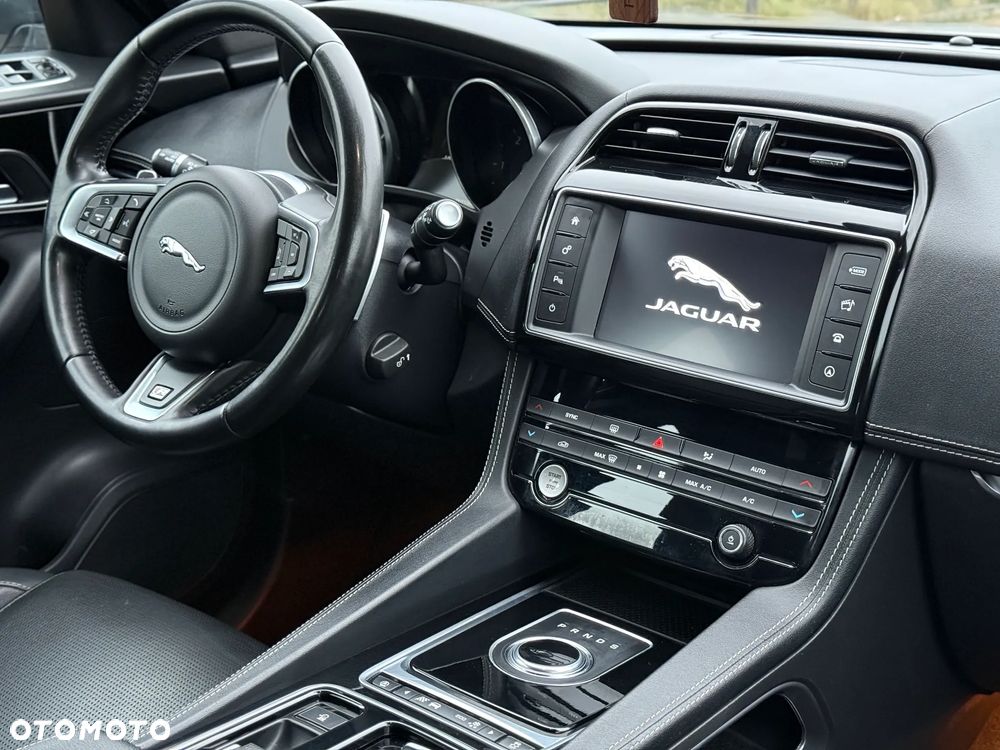 Jaguar F-Pace 20d AWD R-Sport - 25