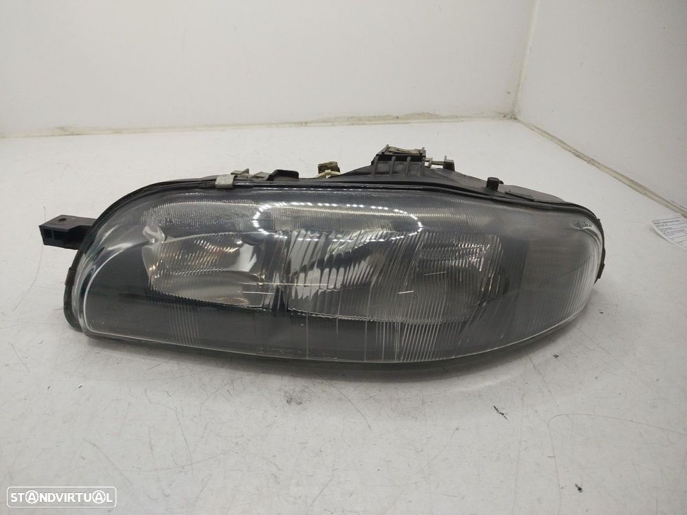 Farol/ Otica Dianteiro Esq Fiat Brava (182_) - 1