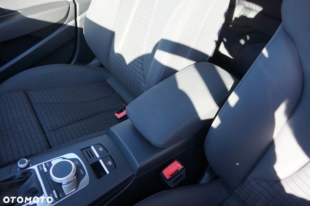 Audi A3 Sportback 2.0 TDI (clean diesel) quattro S tronic Attraction - 23