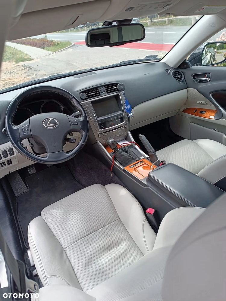 Lexus IS 220 D Prestige - 11