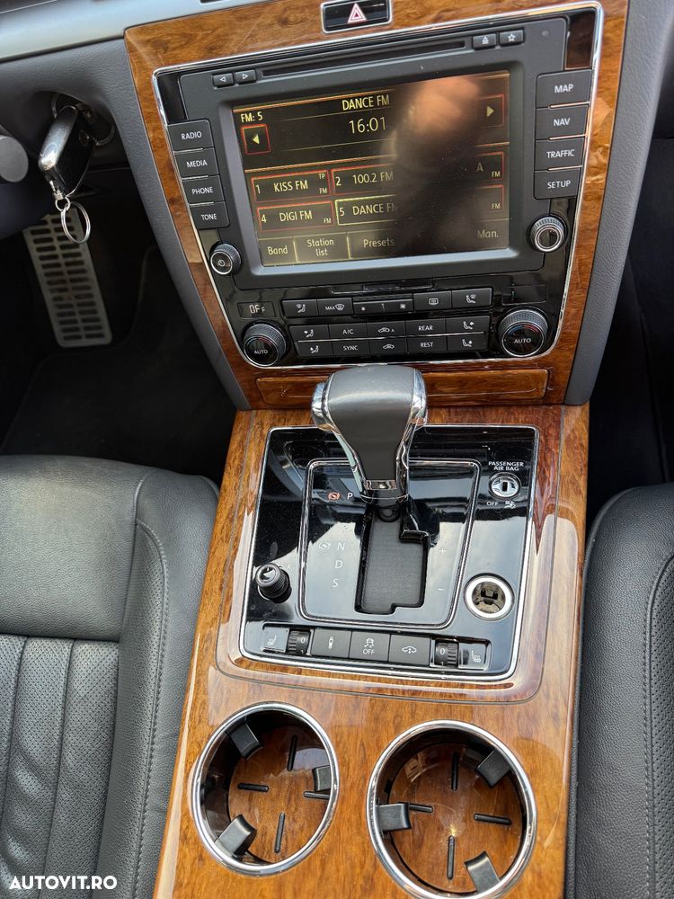 Volkswagen Phaeton - 18