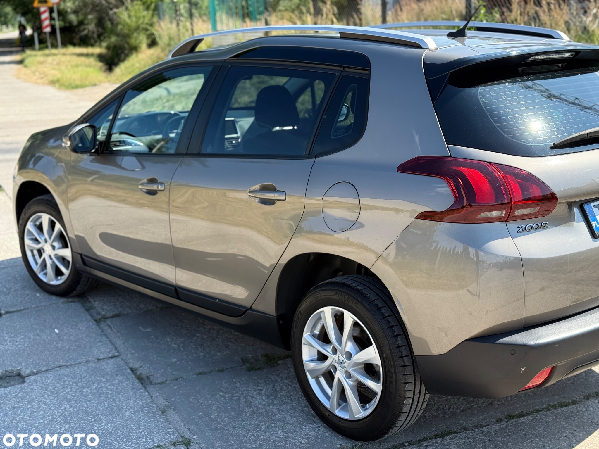Peugeot 2008 1.2 Pure Tech Active S&S - 19