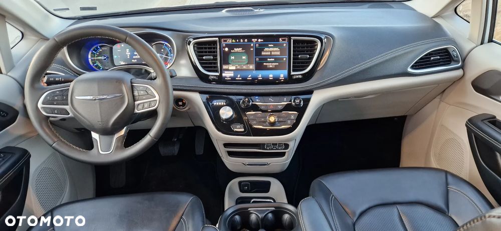 Chrysler Pacifica - 7