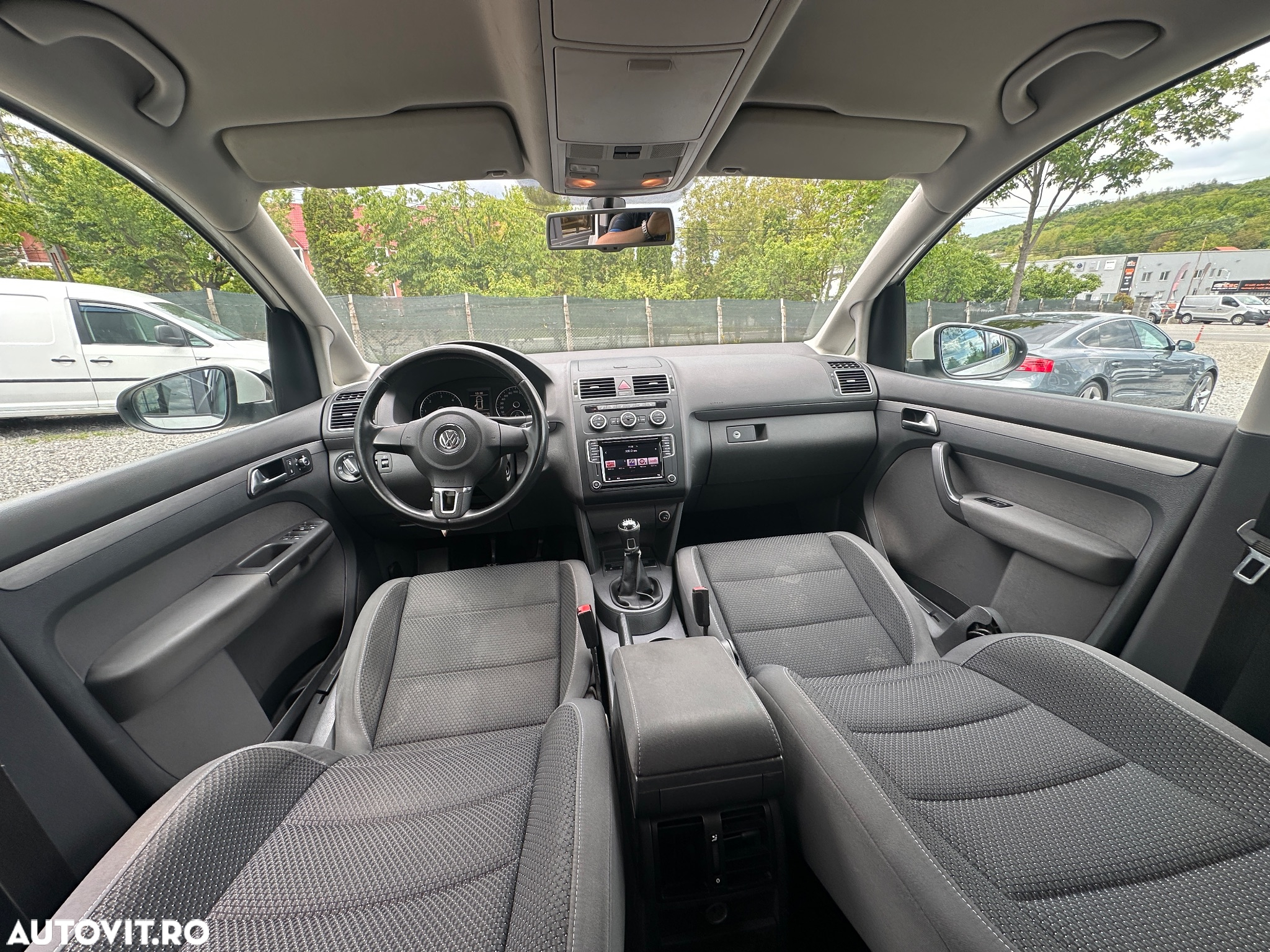 Volkswagen Touran 2.0 TDI BlueMotion Technology Comfortline - 24