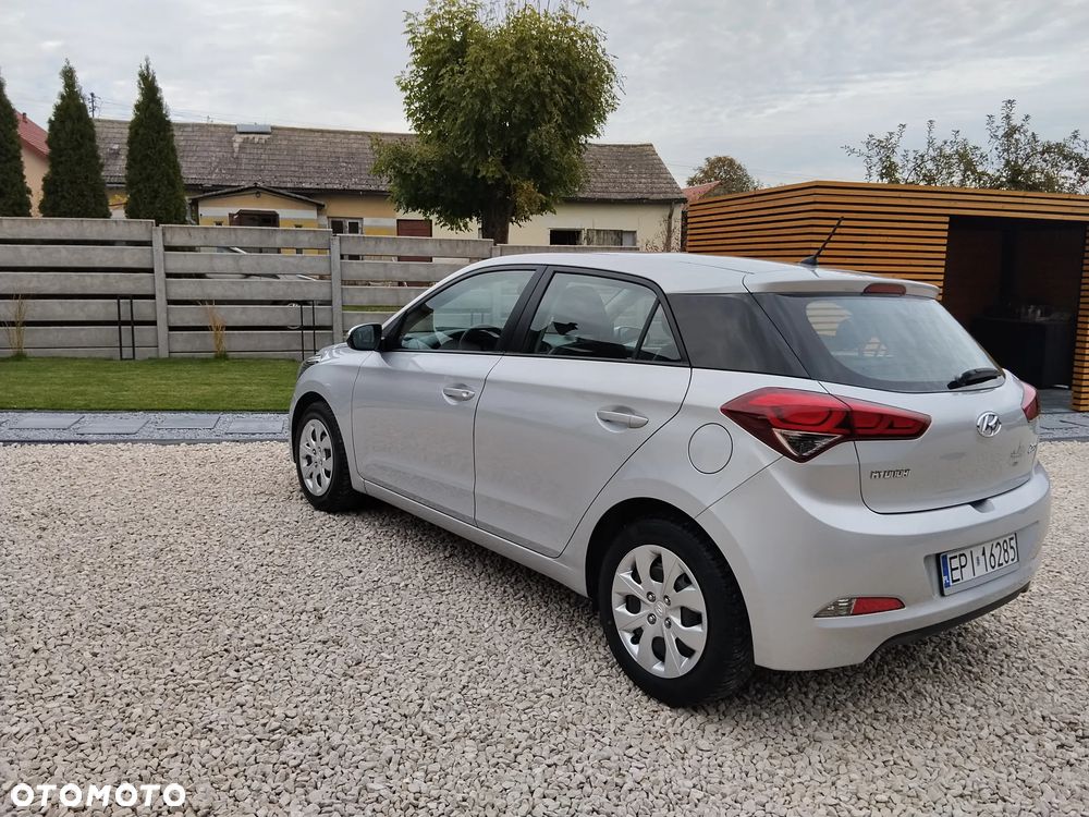 Hyundai i20 blue 1.2 - 11