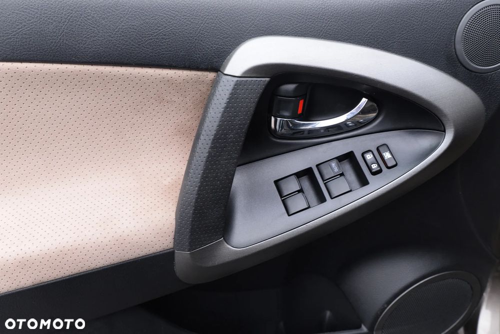 Toyota RAV4 2.0 VVT-i Premium MS - 32