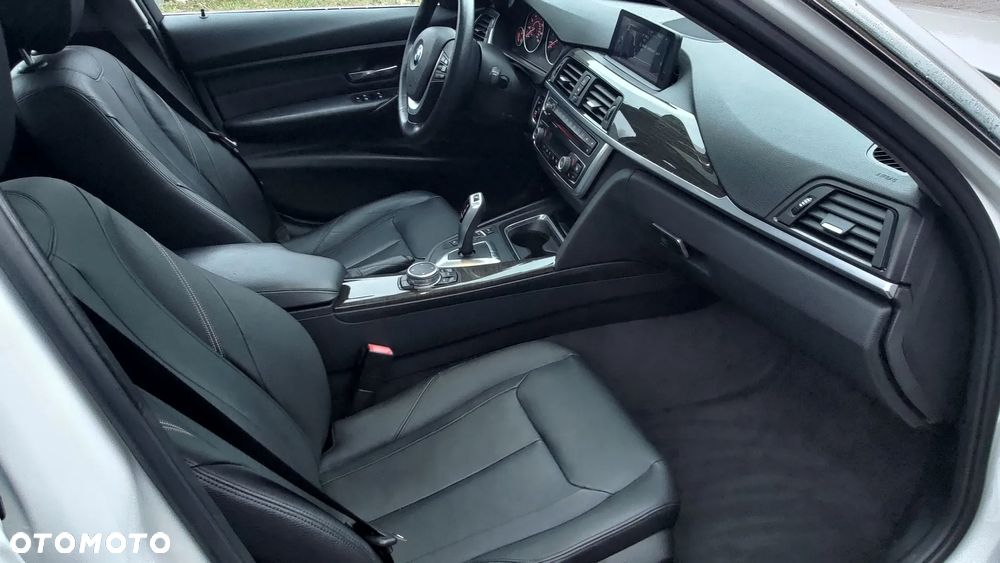BMW Seria 3 328i xDrive Luxury Line - 9