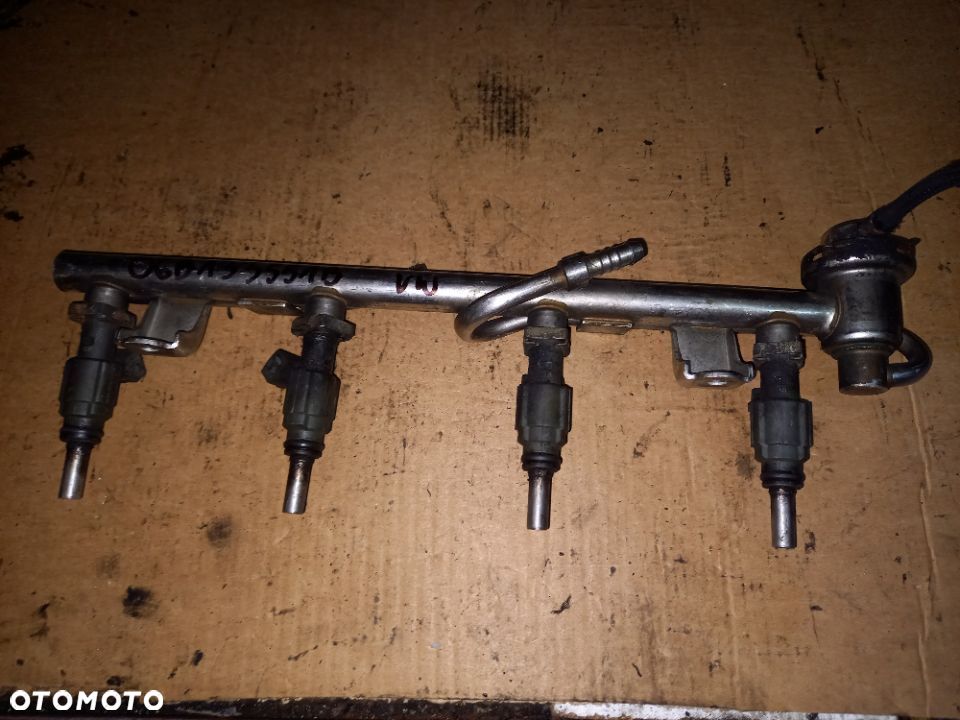 LISTWA WTRYSKOWA AUDI A4 B5 1.8T 06B133551B - 1