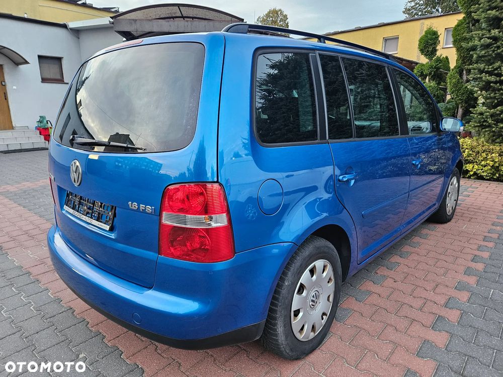 Volkswagen Touran - 10