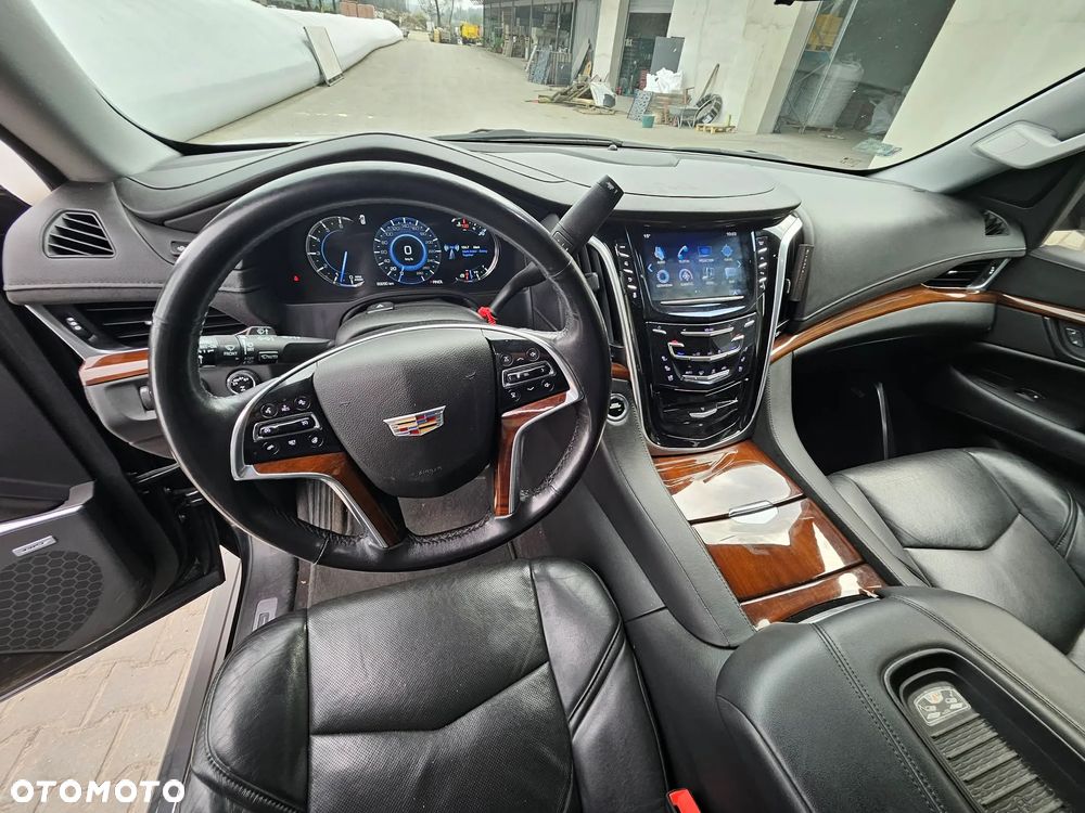 Cadillac Escalade - 4