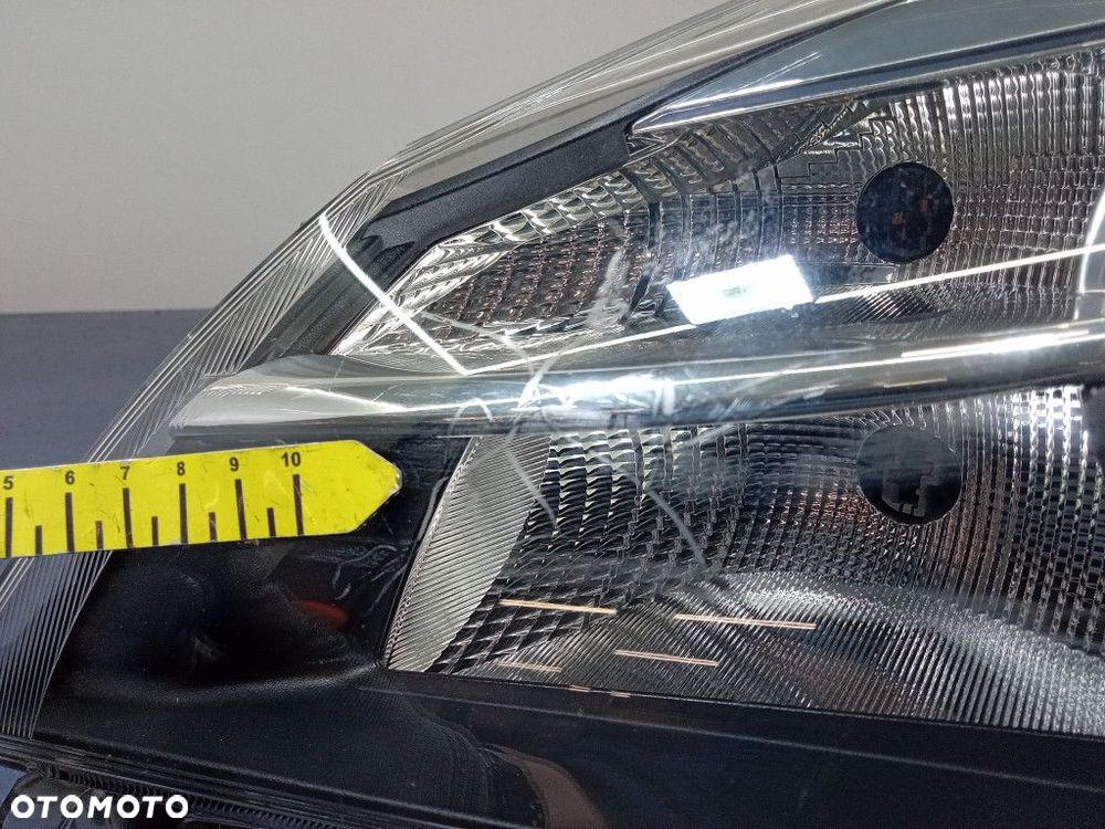 TOYOTA YARIS III LIFT REFLEKTOR LEWY PRZÓD EU - 12