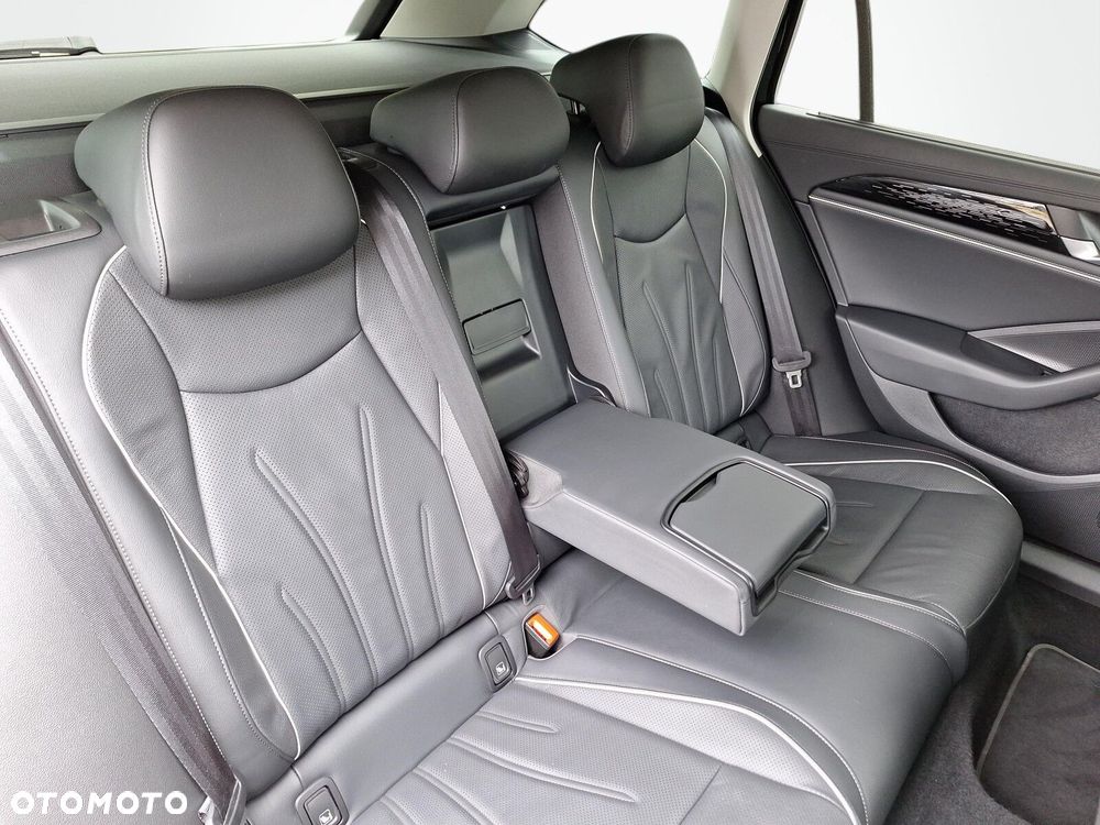 Volkswagen Passat - 12