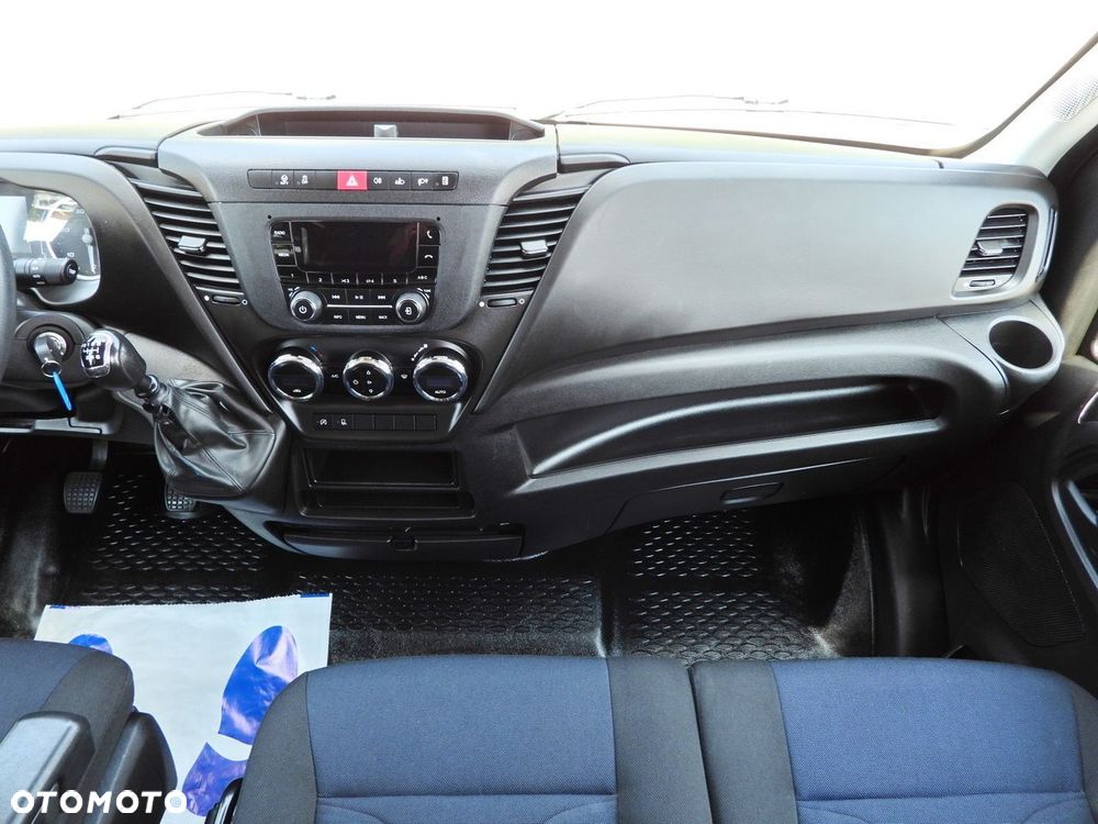 Iveco DAILY 35S16 FURGON BRYGADÓWKA 7 MIEJSC TEMPOMAT KLIMATYZACJA  160KM - 33