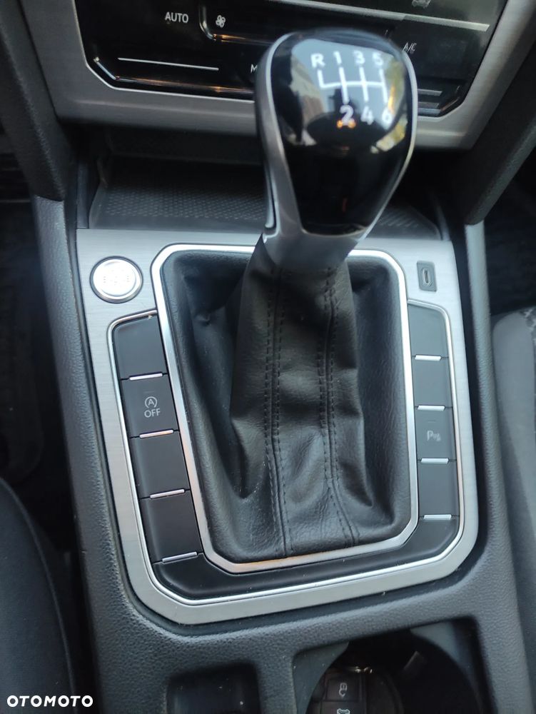Volkswagen Passat 1.5 TSI EVO Business - 5