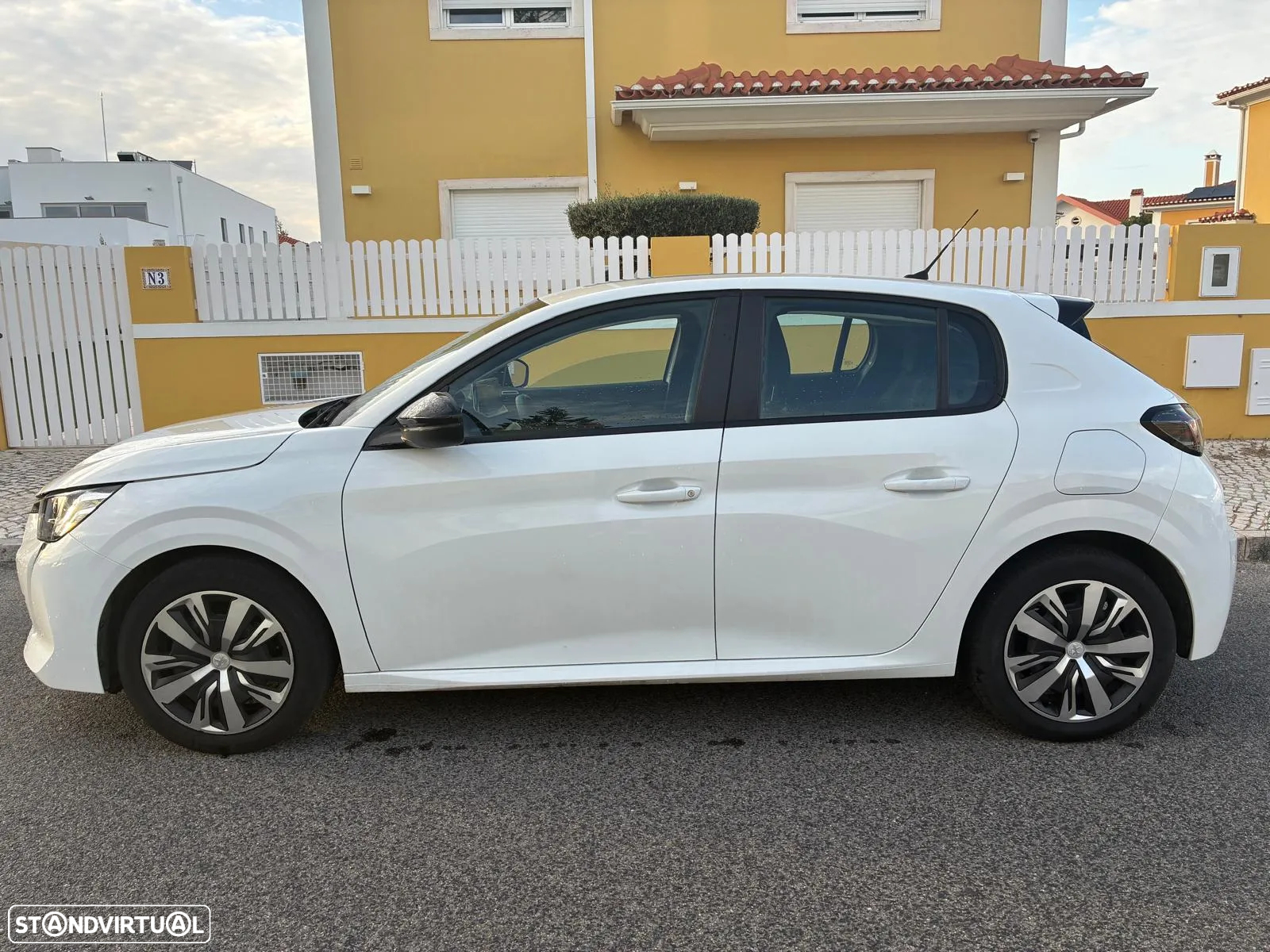 Peugeot 208 - 4