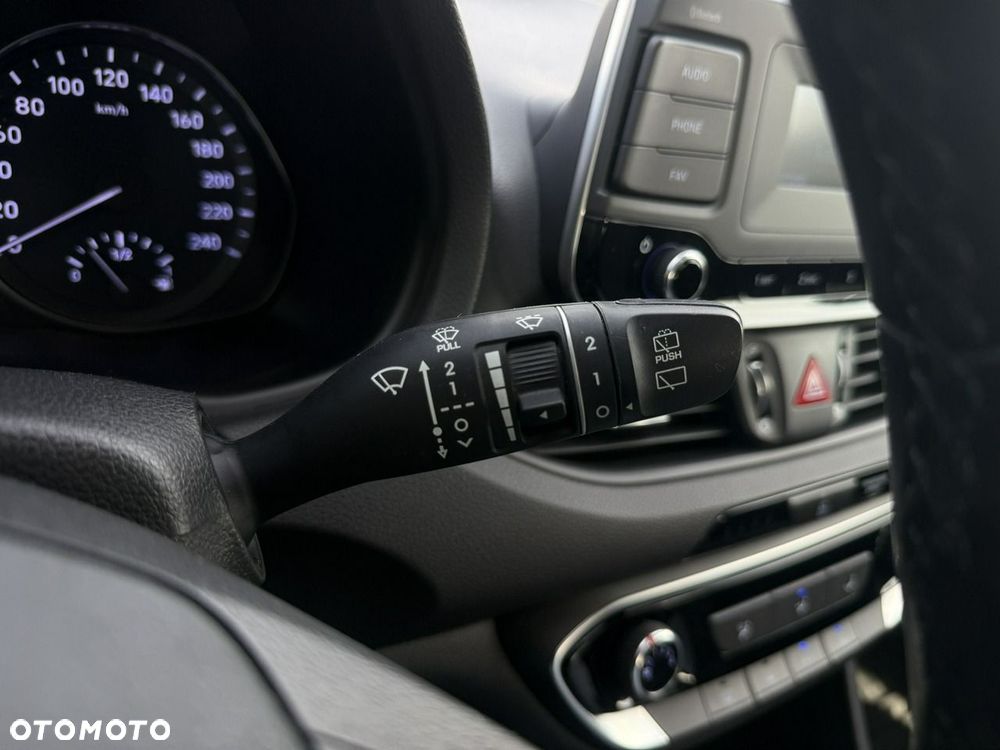 Hyundai i30 1.5 DPI Classic + - 19