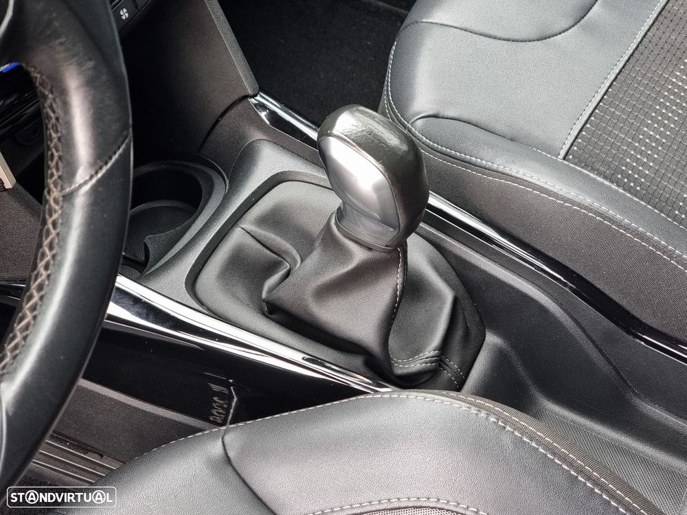 Peugeot 2008 1.2 PureTech Allure - 21