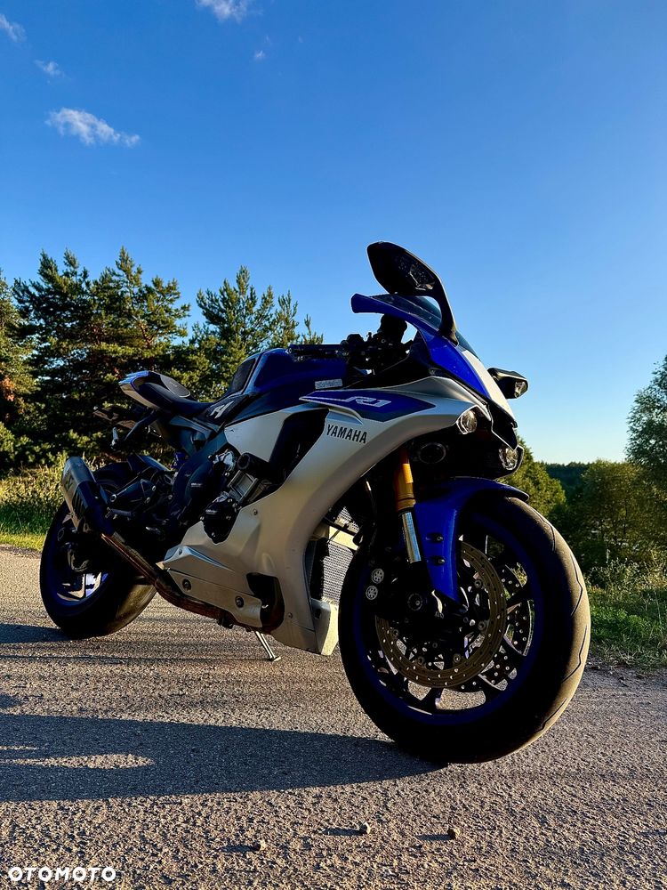 Yamaha R1 - 6