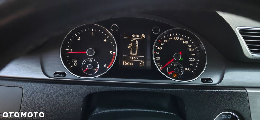 Volkswagen Passat Variant 2.0 Blue TDI DSG SCR Highline - 29