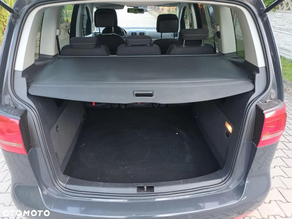 Volkswagen Touran - 15