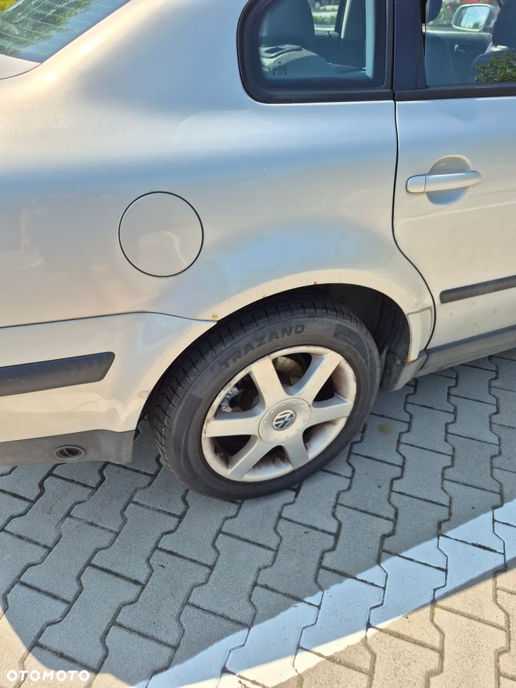 Volkswagen Passat 1.6 Comfortline - 16