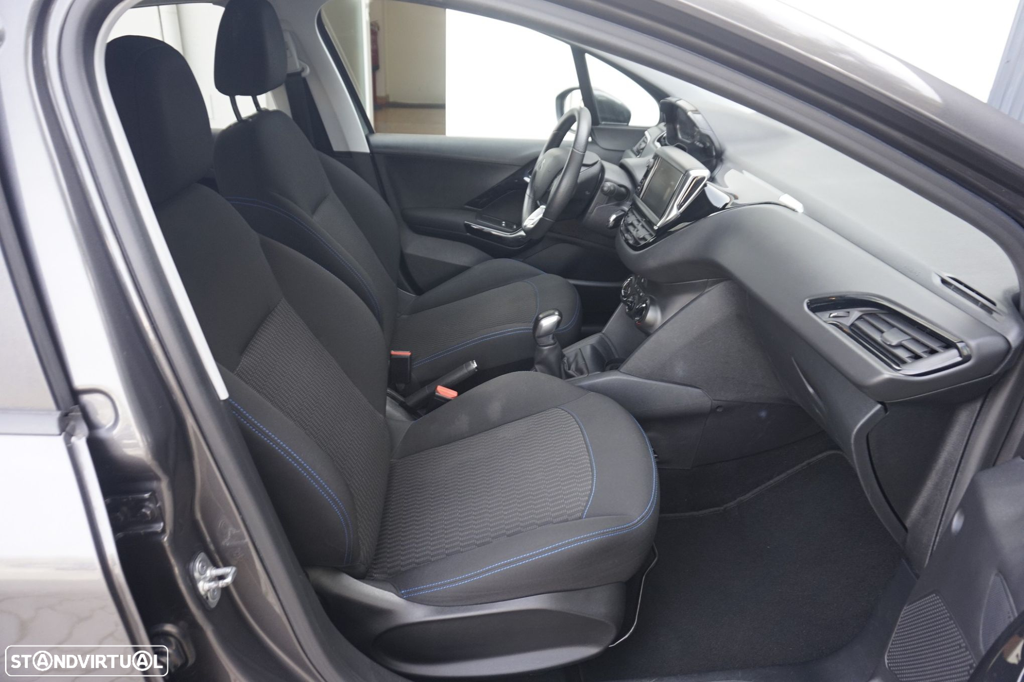 Peugeot 208 1.2 PureTech Signature - 7
