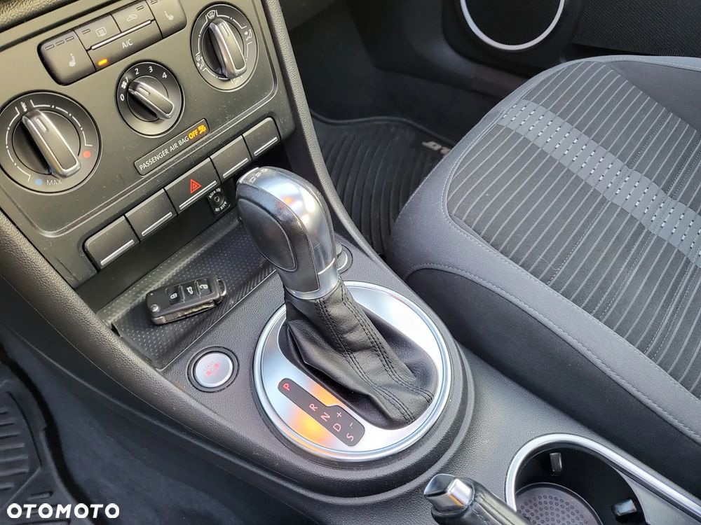 Volkswagen New Beetle - 29