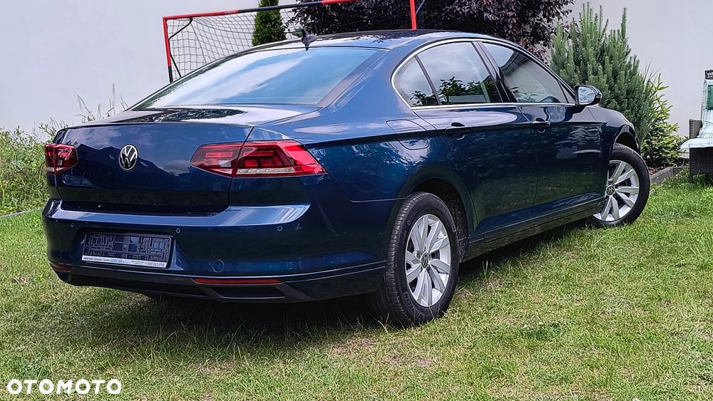 Volkswagen Passat - 4