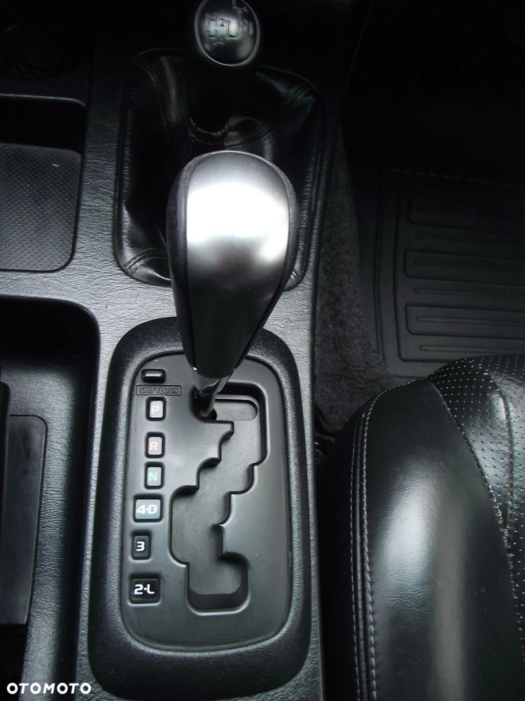 Toyota Hilux 3.0 D-4D Invincible - 32
