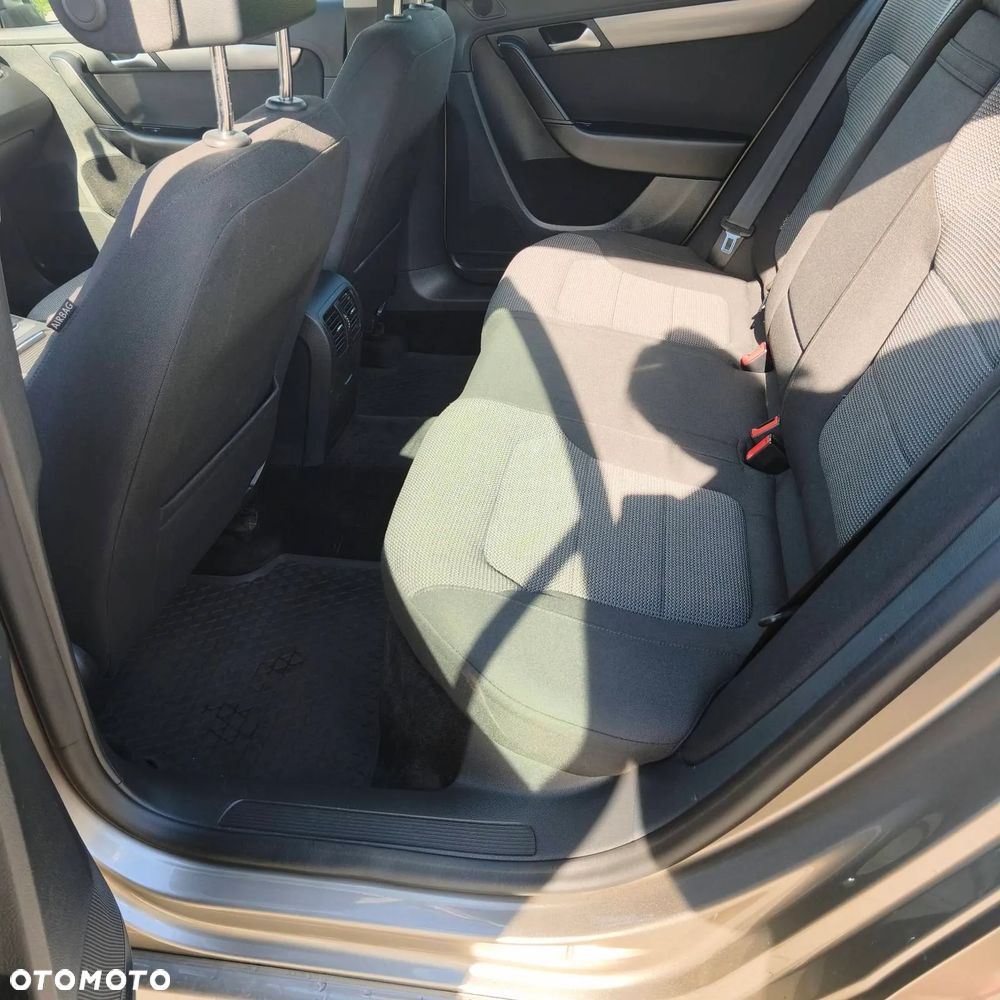 Volkswagen Passat 2.0 TDI Comfortline - 28