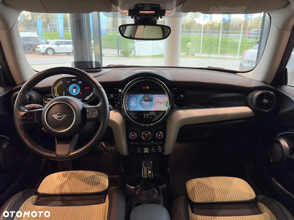 MINI Cooper SE Classic Trim - 17