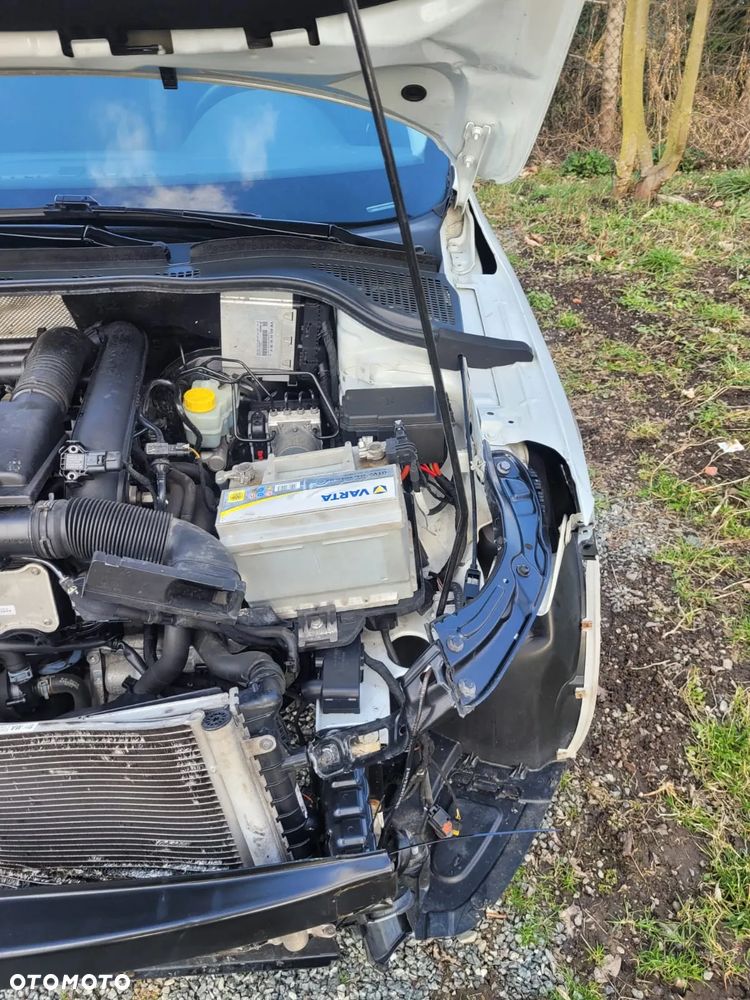 Skoda RAPID 1.2 TSI (Green tec) Cool Edition Red & Grey - 12