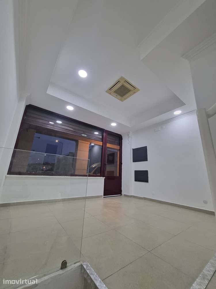 MAGNÍFICA LOJA DE 2 PISOS - ZONA PREMIUM LARANJEIRO - Grande imagem: 2/32