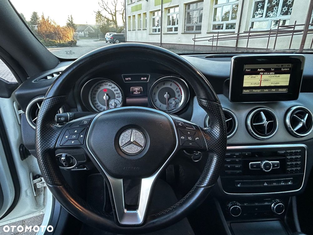 Mercedes-Benz CLA 180 BlueEffICIENCY Edition - 14