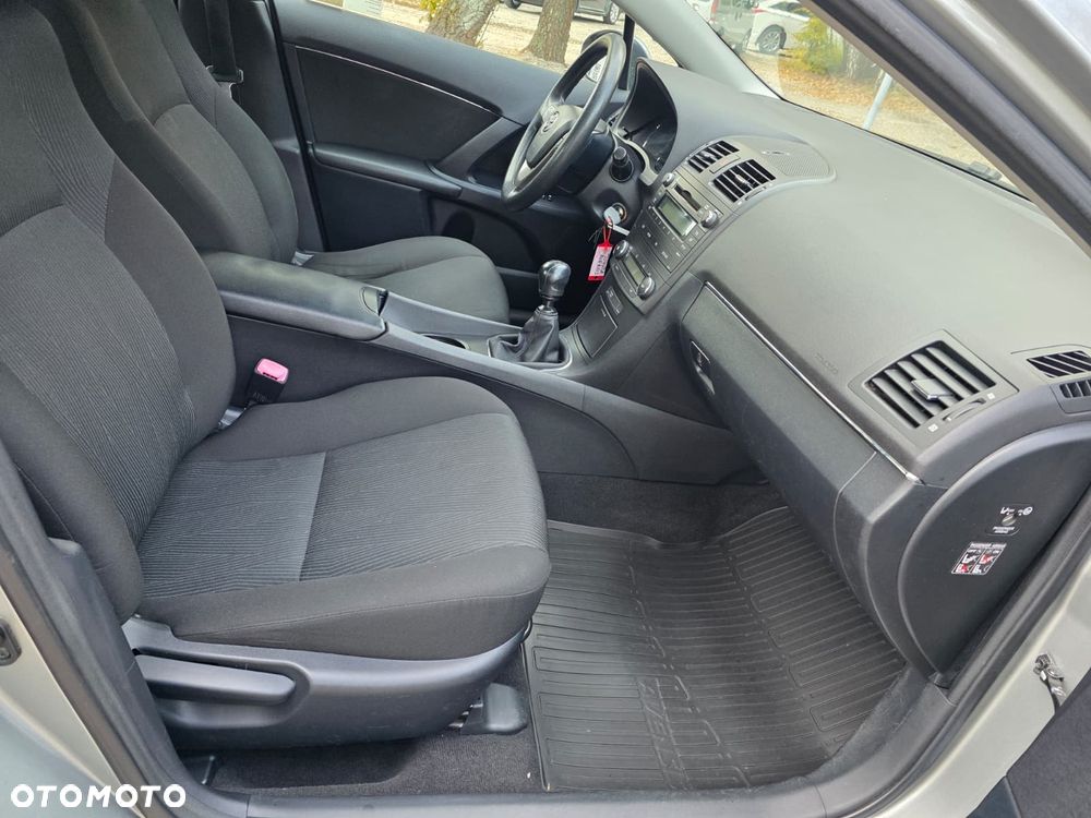 Toyota Avensis - 21