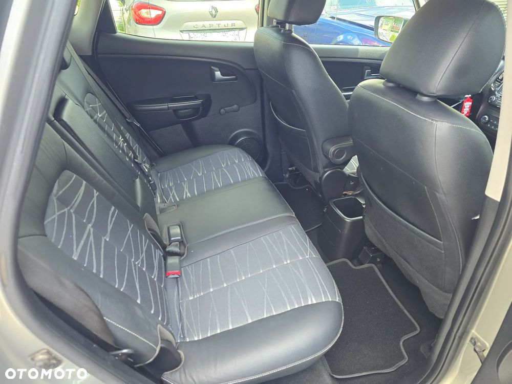 Kia Venga 1.4 CVVT Business Line - 15