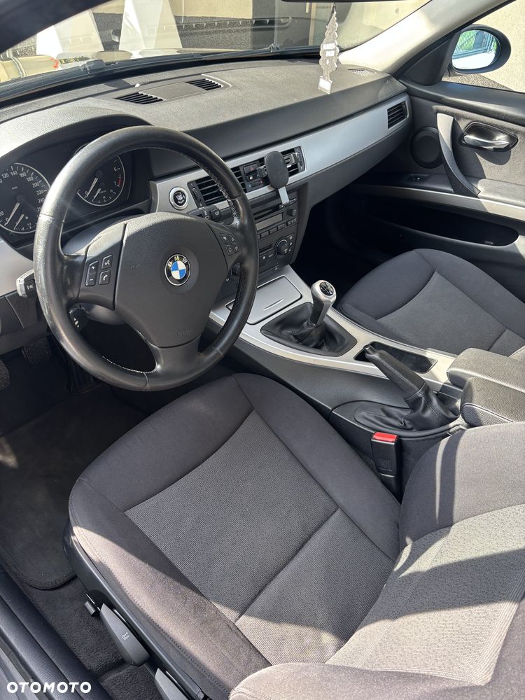 BMW Seria 3 318i - 14