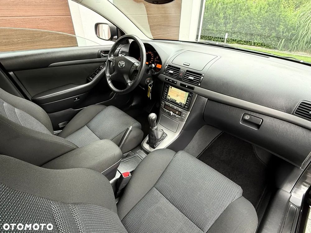 Toyota Avensis 1.8 VVT-i Combi - 25