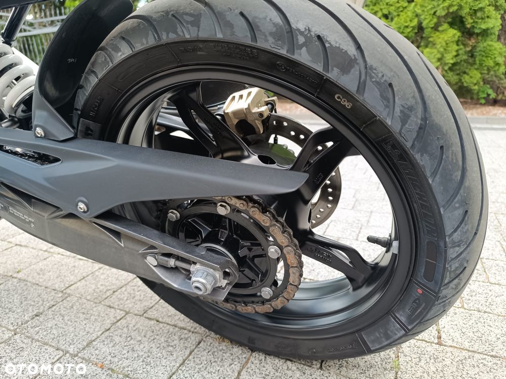 BMW G - 7